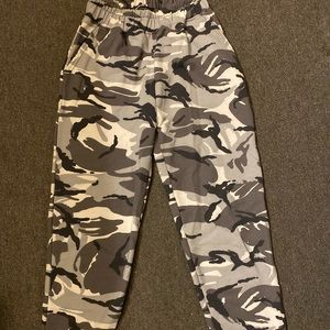 New boohoo camo sweatpants/ joggers